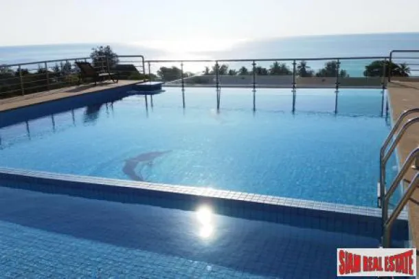 Condo avec deux chambres, deux salles de bain et vue sur la mer au dernier étage à Hua Hin