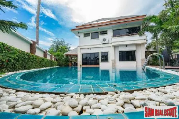 Vente rapide ! Belle grande maison de 4 chambres avec grande villa avec piscine privée