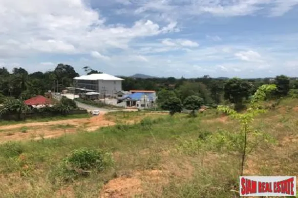 Satılık 6 Rai 37 TLW (9.750 m2) Anahtar Arazi Nai Harn ve Kata Arasında, Phuket