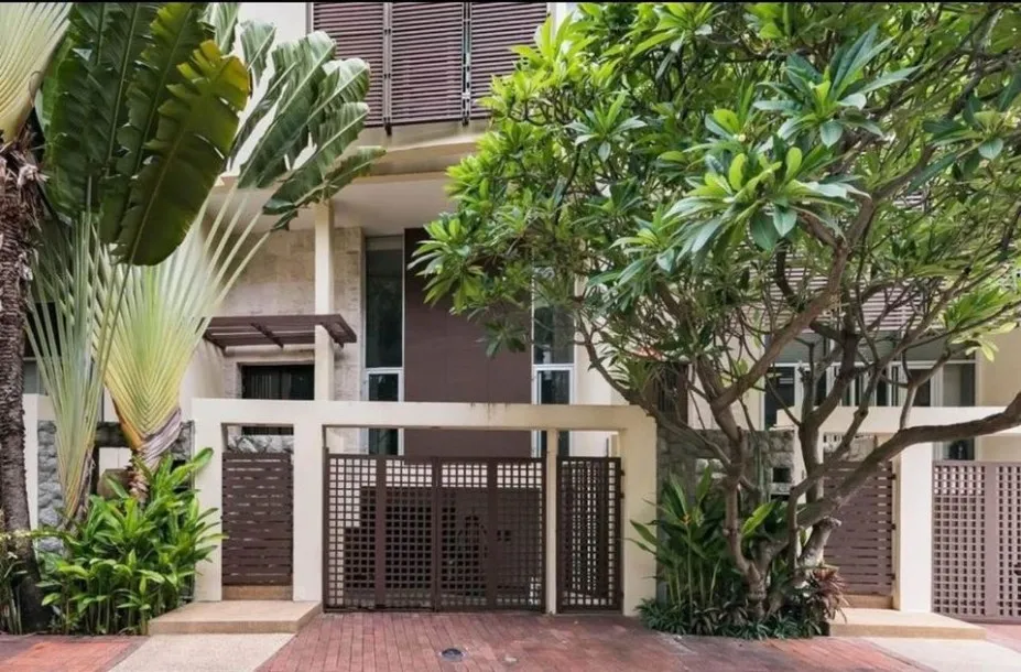 The Lofts Sathorn - Unique Townhouse Four Beds for Sale. Minutes from the Central Business District