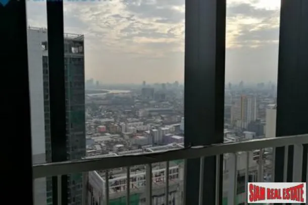 Park 24 Condo - Un dormitorio con vistas al río, ubicado en Sukhumvit 24
