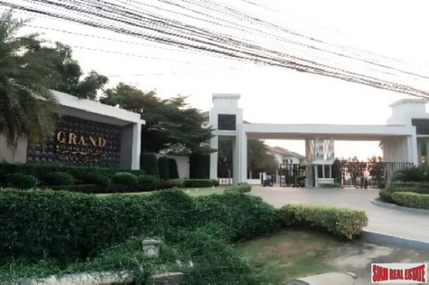 Bangkok Boulevard Rama 9-Srinakarin - Moderno e Grande de Dois Andares Perto do Aeroporto e Escolas em Saphan Sung
