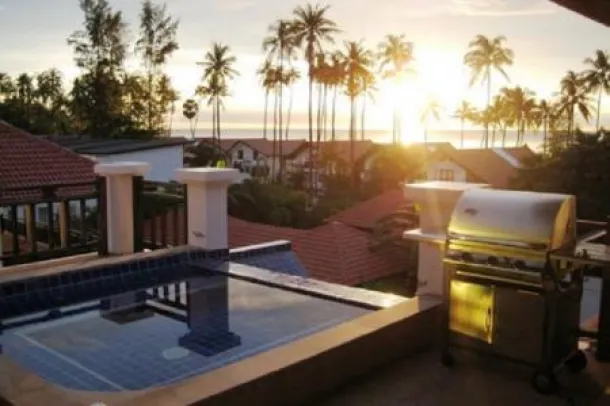 Villa de quatro quartos com vista para o mar e piscina dupla à venda em Koh Lanta, Tailândia.
