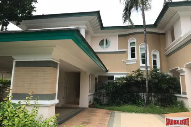 Ladawan Village Chaloem Prakiat Rama9 - Schönes und gut gepflegtes zweistöckiges Haus mit fünf Bädern in Prawet