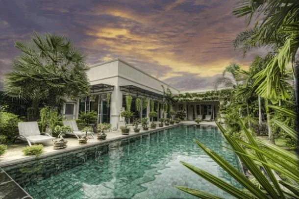 4 Quartos 4 Banheiros Casa Grande Moderna em Localização de Luxo - East Pattaya