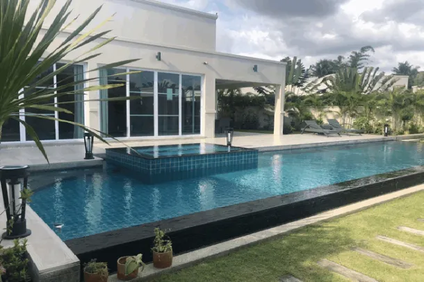 For sale 3 Bedrooms 3 Bathrooms Large Modern House - East Pattaya