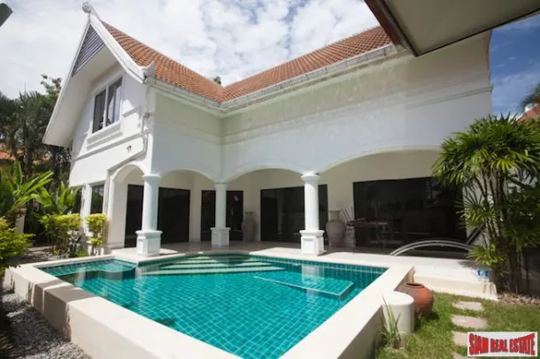 Grande villa avec piscine de trois chambres dans une atmosphère de complexe hôtelier boutique, Na Jomtien