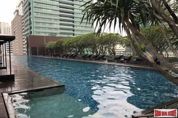 The Met Sathorn - Elegante y moderno condominio de dos dormitorios a poca distancia de BTS Chong Nonsi