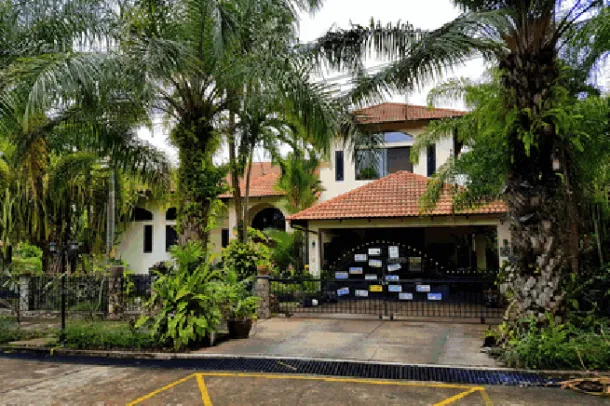 Grande et belle maison de 4 chambres avec terrain à vendre - South Pattaya