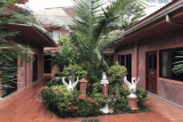 Mini hôtel à vendre dans un excellent emplacement - colline Phratamnak Pattaya
