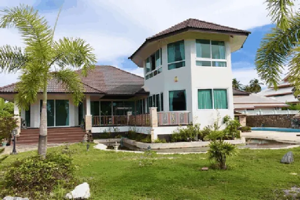 Satılık Baan amphur'da 3+1 havuzlu villa - Na jomtien