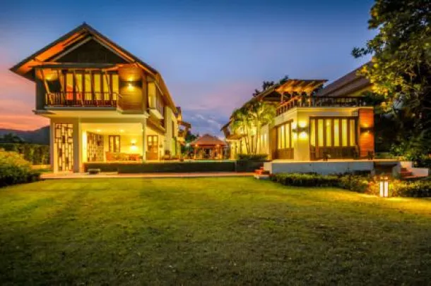IMPECCABLE VILLA 5 CHAMBRES AVEC PISCINE SUR GOLF COURSE