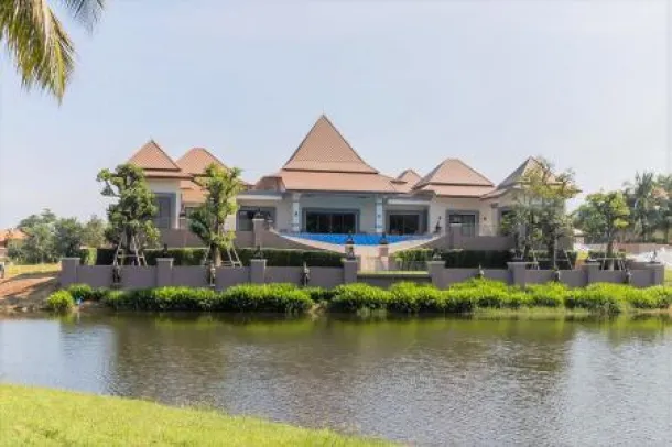 PALM HILLS HOMES : Magnifique villa de 6 chambres, récemment achevée, avec les meilleures vues sur le parcours de golf de Palm Hills