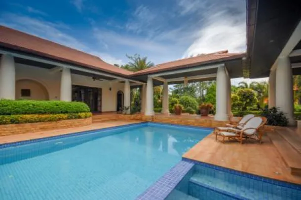 WHITE LOTUS 2 : VILLA IMPECCABILE CON 5 CAMERE DA LETTO E PISCINA VICINO ALLA CITTÀ E ALLE SPIAGGE