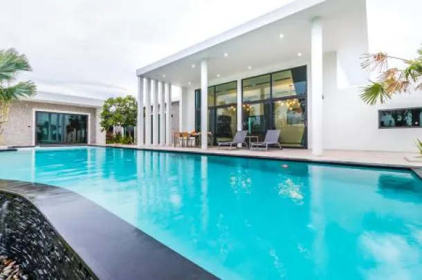VUES SUR LE COUCHER DE SOLEIL : Luxueuse villa avec piscine de 6 chambres