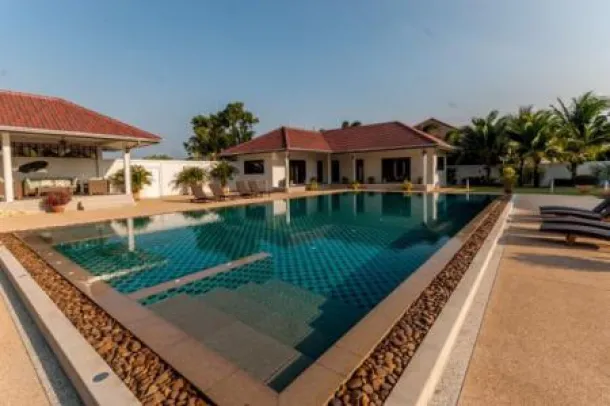 SUNSET VILLAGE 2 : Incroyable domaine de villa avec piscine, 5 chambres