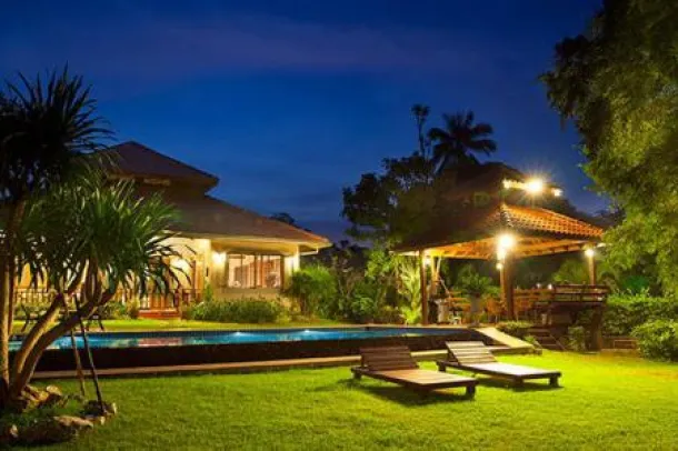 WHITE LOTUS 2: Luxuriöse Poolvilla im balinesischen Stil