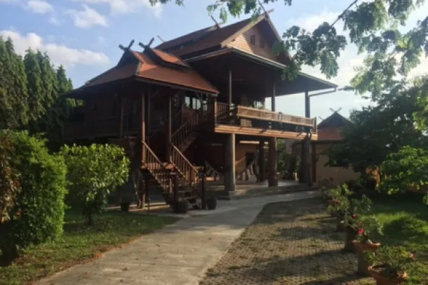 Bella Villa in Teak vicino al bellissimo e sereno fiume Pranburi
