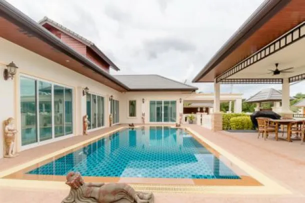 NICE BREEZE 7 : Hochwertige L-förmige Poolvilla mit 3 Schlafzimmern