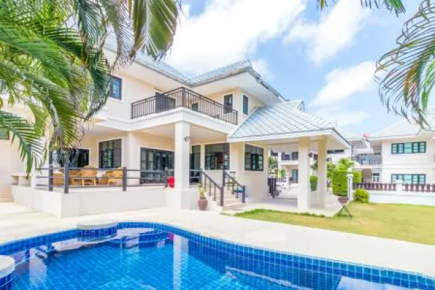 GRAND HILL : Superbe villa de 5 chambres sur 2 étages, bien entretenue