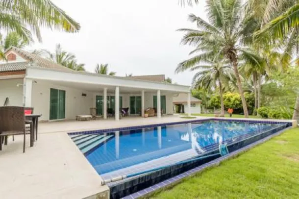 Villa bien conçue avec piscine et 2 chambres