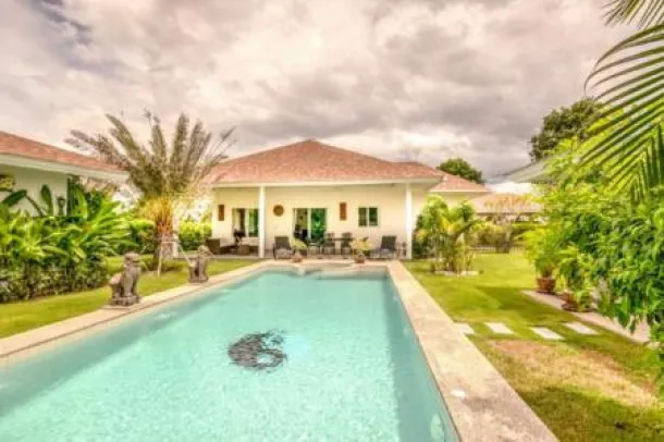 GROVE VILLAS : Belle Retraite Campagnarde Villa avec Piscine 3 Chambres