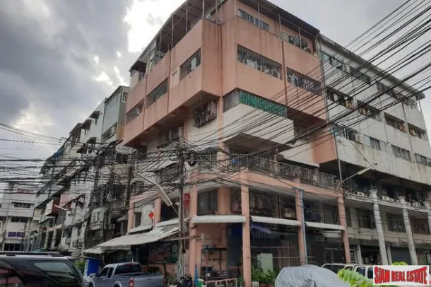 Excellente Propriété d'Investissement Commerciale avec 20 Unités à Phra Khanong