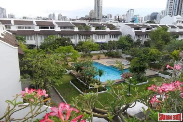 Lieu naturel - Maison familiale extra grande de trois chambres à vendre dans le complexe sécurisé de Phrom Phong