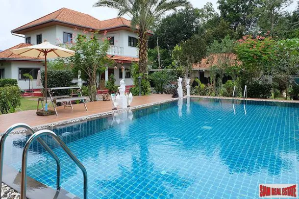 Grande Villa con Piscina Quattro Camere da Letto su 2-1-16,8 Rai con Tre Edifici Aggiuntivi - Eccellente Potenziale di Affitto