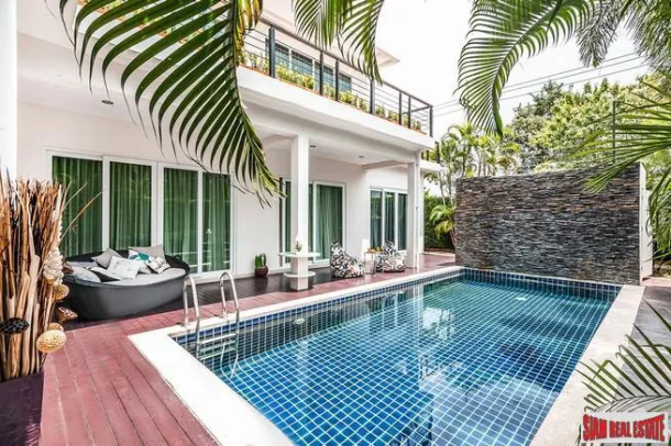 Villas Contemporaines avec Quatre Chambres et Piscine dans un Nouveau Développement à Na Jomtien