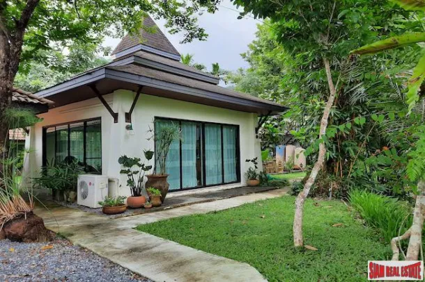 Grande Villa Privata con Sei Camere da Letto in Vendita Situata in una Zona Verde Tropicale di Ao Nang