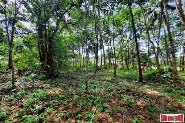 Oltre Due Rai di Terreno a Krabi con Casa, Piantagione di Gomma e Splendide Viste sul Mare della Baia di Thalen in Vendita