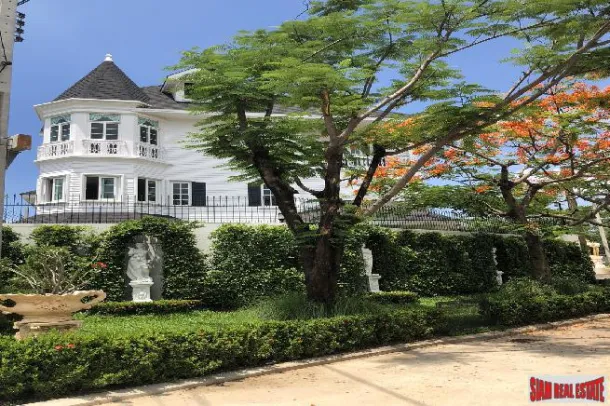 Fantasia Villa 4 - (Lujo de Cuatro Camas) Casas de Estilo Europeo en Finca Familiar Segura en Bangna.