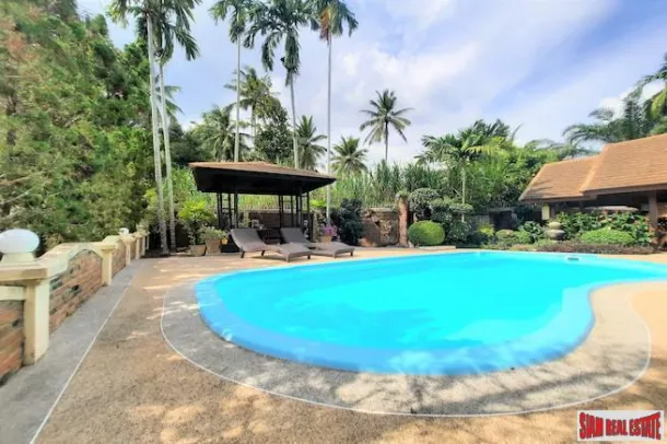 Geräumiges zweistöckiges Haus mit drei Schlafzimmern, privatem Pool und Gärten zum Verkauf in Ao Nang