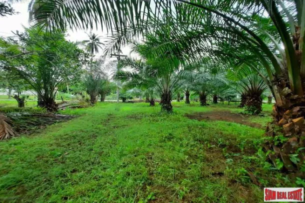 Excepcional Parcela de Terreno de 2 Rai en Lote de Esquina Fácilmente Accesible en Had Yao, Krabi