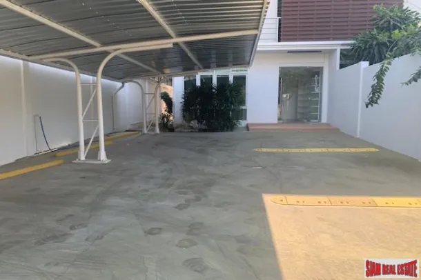 Ekkamai'de Çok Sayıda Otoparklı Dört Katlı Beş Yatak Odalı Satılık Ev