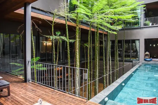 Tropische & Private Vier-Schlafzimmer-Poolvilla zum Verkauf in Lat Phrao