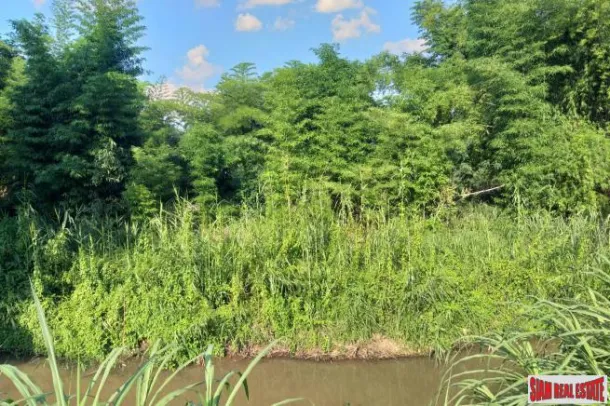 Bloque de Terreno en Venta en pueblo tradicional frente al río cerca de PTIS, Prem College