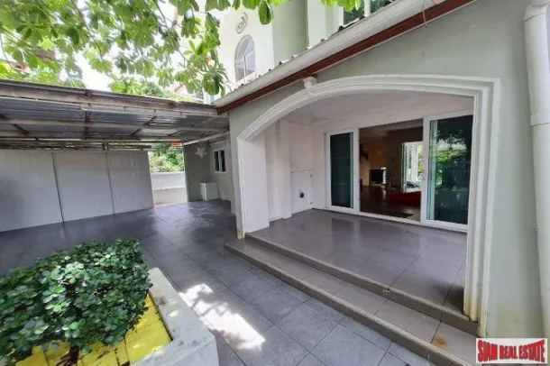 Elegante Casa di Quattro Camere da Letto a Kathu in Vendita con Vista sul Verde - Ottima Posizione
