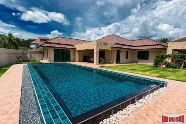 Amaliya Village - Grande Casa Familiar de Três Quartos com Grande Quintal Privado e Piscina - Localizada em Na Jomtien