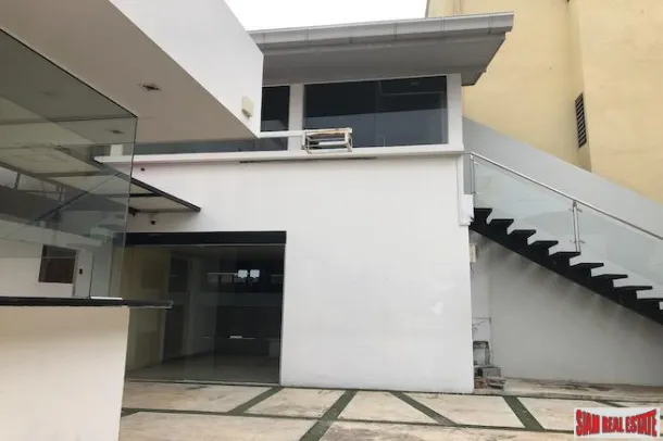 Maison de Deux Étages à Vendre dans un Excellent Emplacement du Quartier d'Affaires de Hua Hin