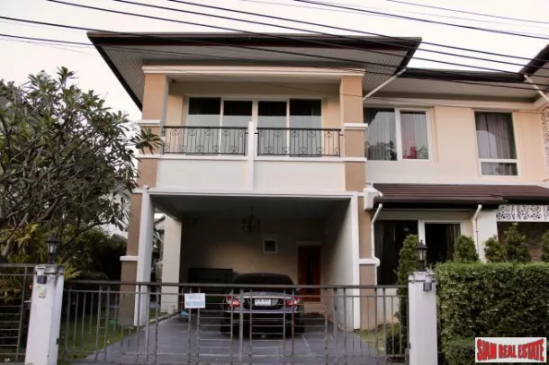 Palazzo Sathorn - 4-Schlafzimmer-Haus in gesichertem Anwesen mit 2 Mehrzweckräumen in Chom Thong