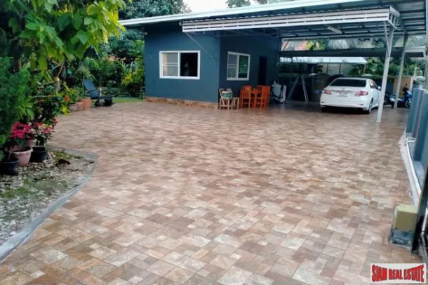 Grande Maison Trois Chambres avec Grand Jardin Luxuriant à Vendre à Doi Saket