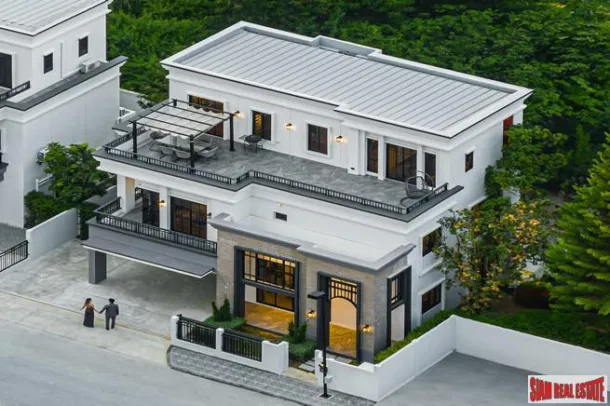 Développement haut de gamme de maisons de 5 chambres dans un nouveau projet à Wongwaen-Ramintra