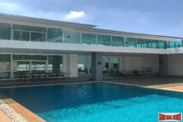 Casa familiar moderna e enorme com 4 quartos, lado leste de Pattaya