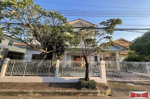 Manthana 2 Srinagarind - Casa Familiar de Tres Dormitorios y Dos Plantas en Venta en Bearing