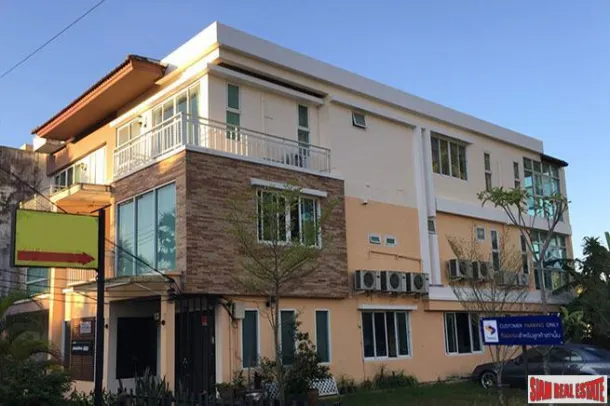 The Royal Palace - Townhouse su Tre Piani con Tre Camere da Letto in Vendita nel Cuore di Phuket
