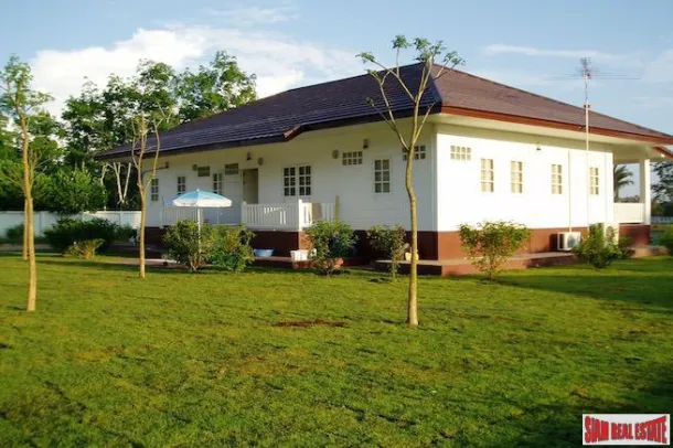 Casa Unifamiliar Privada de Três Quartos em Grande Lote de Terra à Venda em Phang Nga