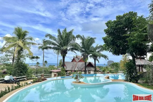 6 Rai de Terreno en Ladera con Hermosas Vistas al Mar + Negocio de Resort de 30 Edificios en Venta en Lamai