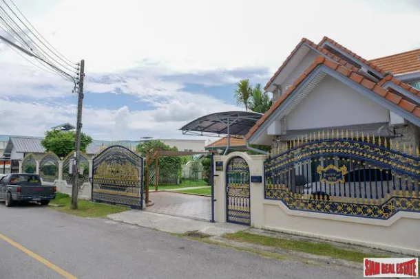 Phuket Kasabası Sakin Bir Konumda Özel Yüzme Havuzlu Satılık Büyük İki Katlı Üç Yatak Odalı Ev